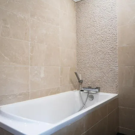 Villa La Petite Pinede - Typique Au Calme Et A Quelques Pas De La *